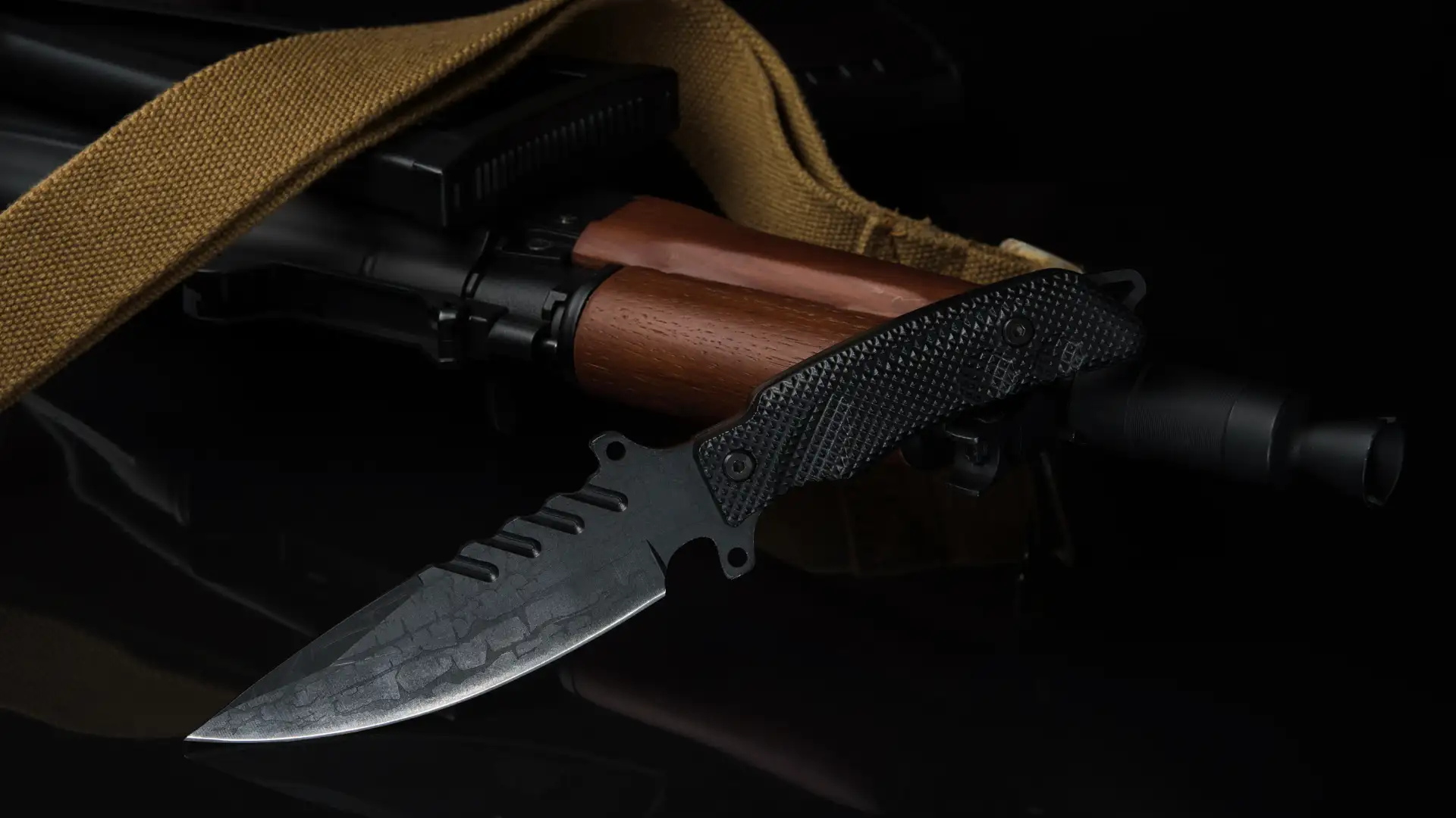 solders-combat-knife-gun 1_1x