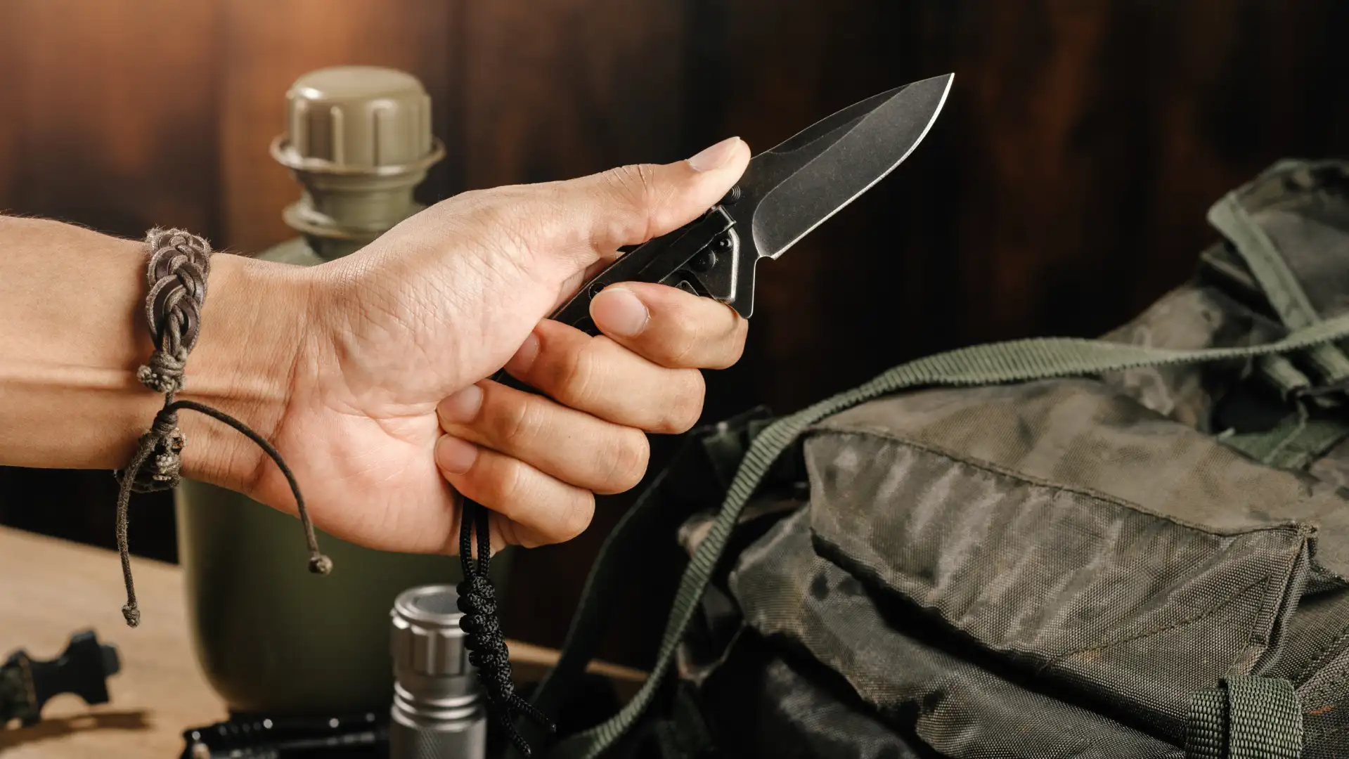 stainless-steel-pocketknife-with-blackwash-finish-blade-handle (4) 1_1x